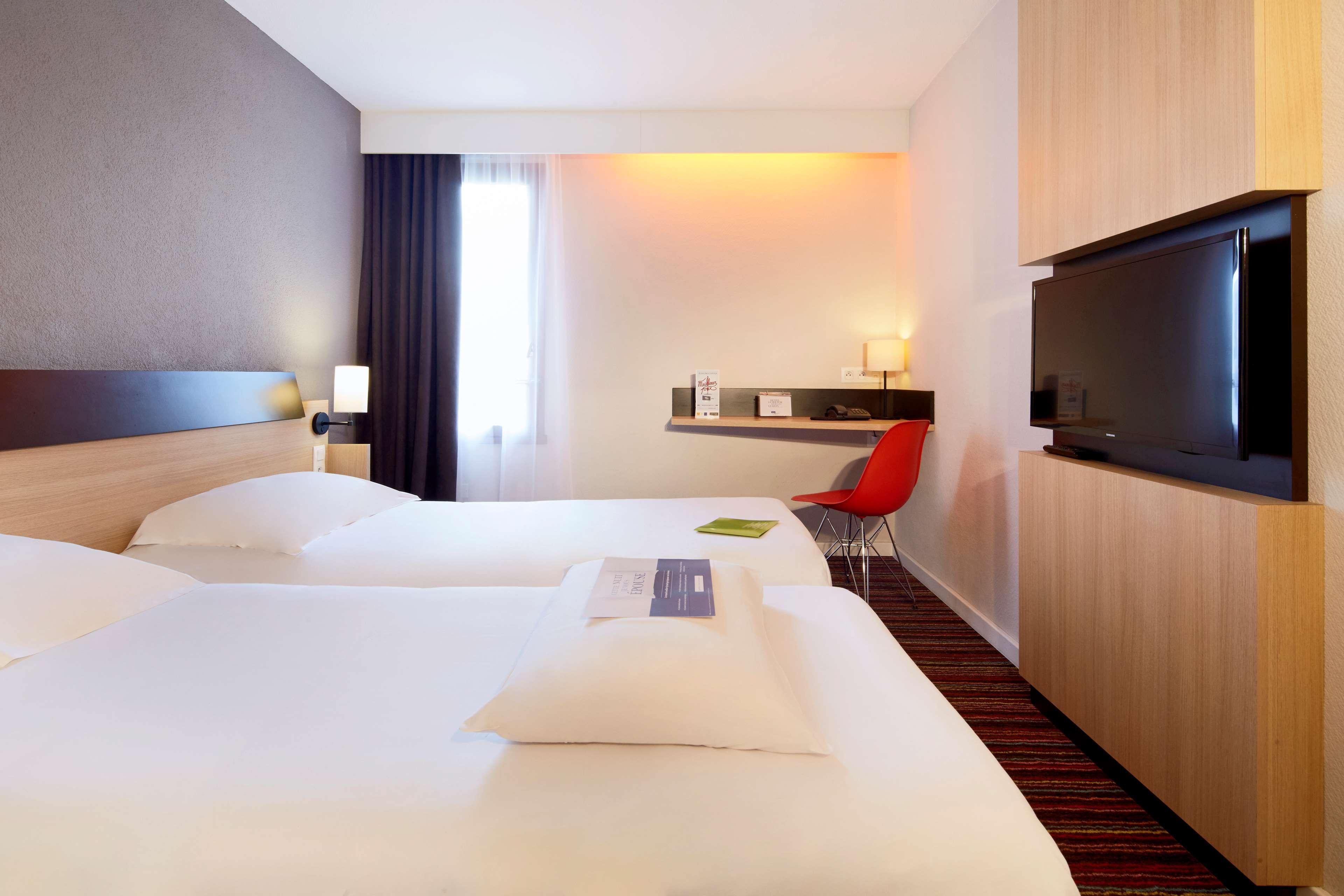Kyriad Tours Sud - Chambray Les Tours Zewnętrze zdjęcie