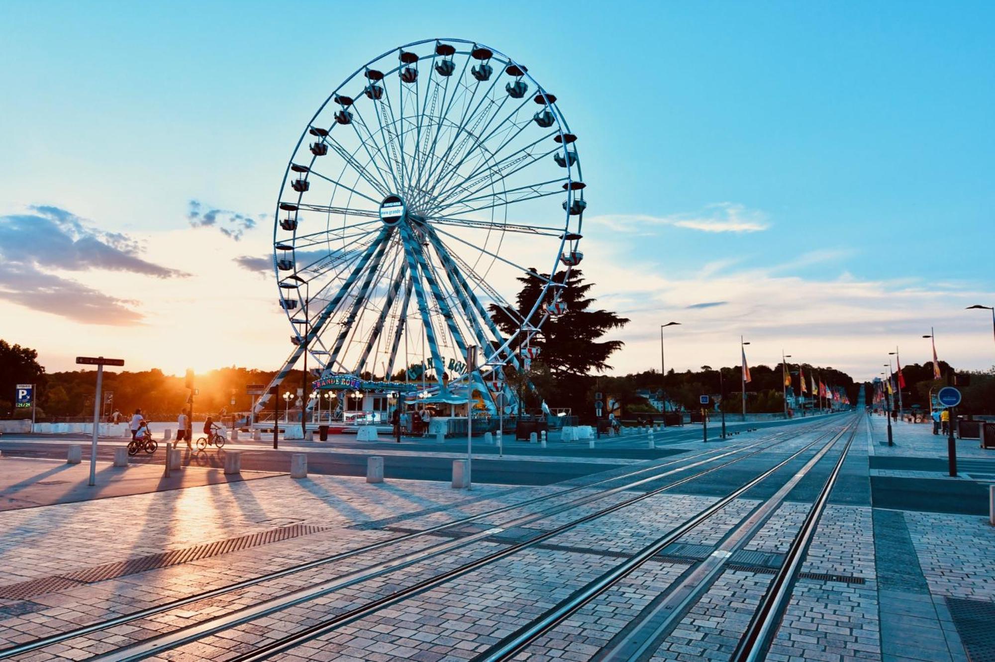 Kyriad Tours Sud - Chambray Les Tours Zewnętrze zdjęcie