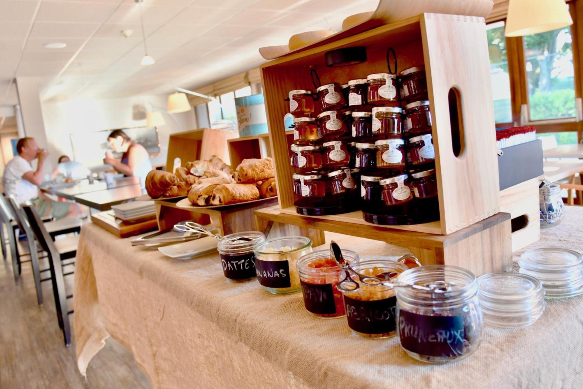 Kyriad Tours Sud - Chambray Les Tours Zewnętrze zdjęcie