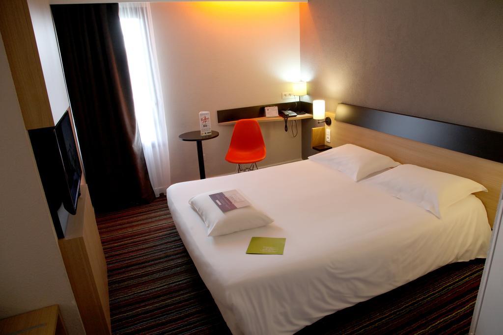 Kyriad Tours Sud - Chambray Les Tours Zewnętrze zdjęcie