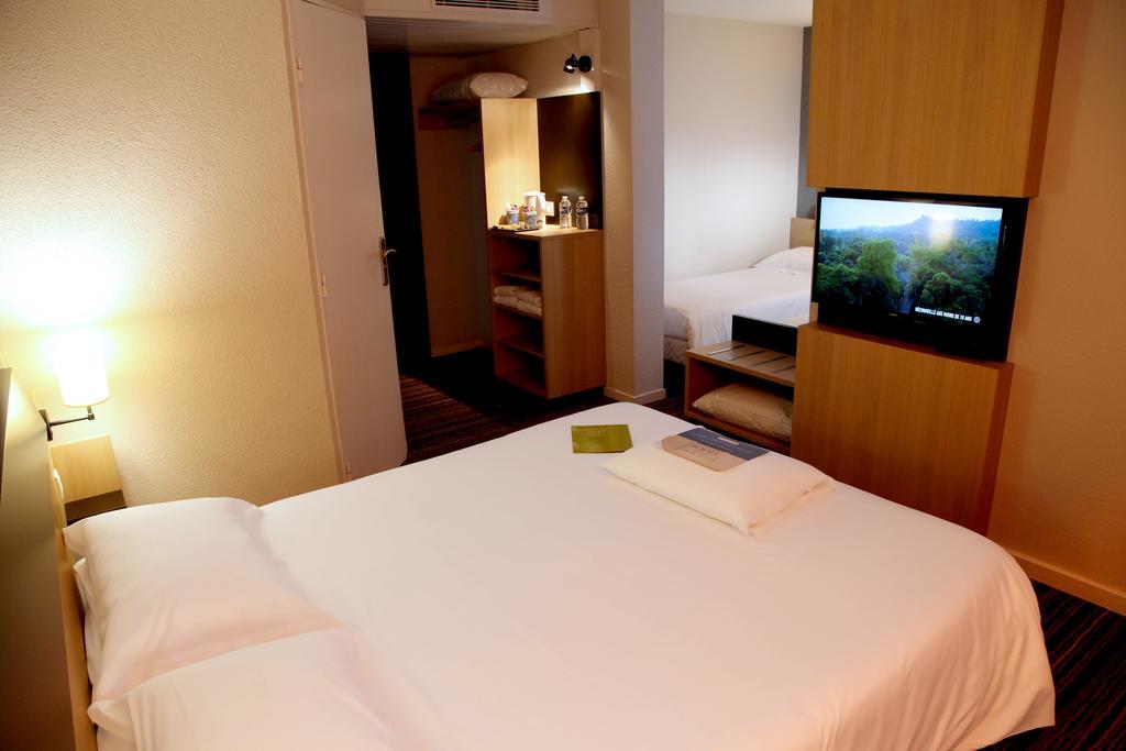 Kyriad Tours Sud - Chambray Les Tours Zewnętrze zdjęcie