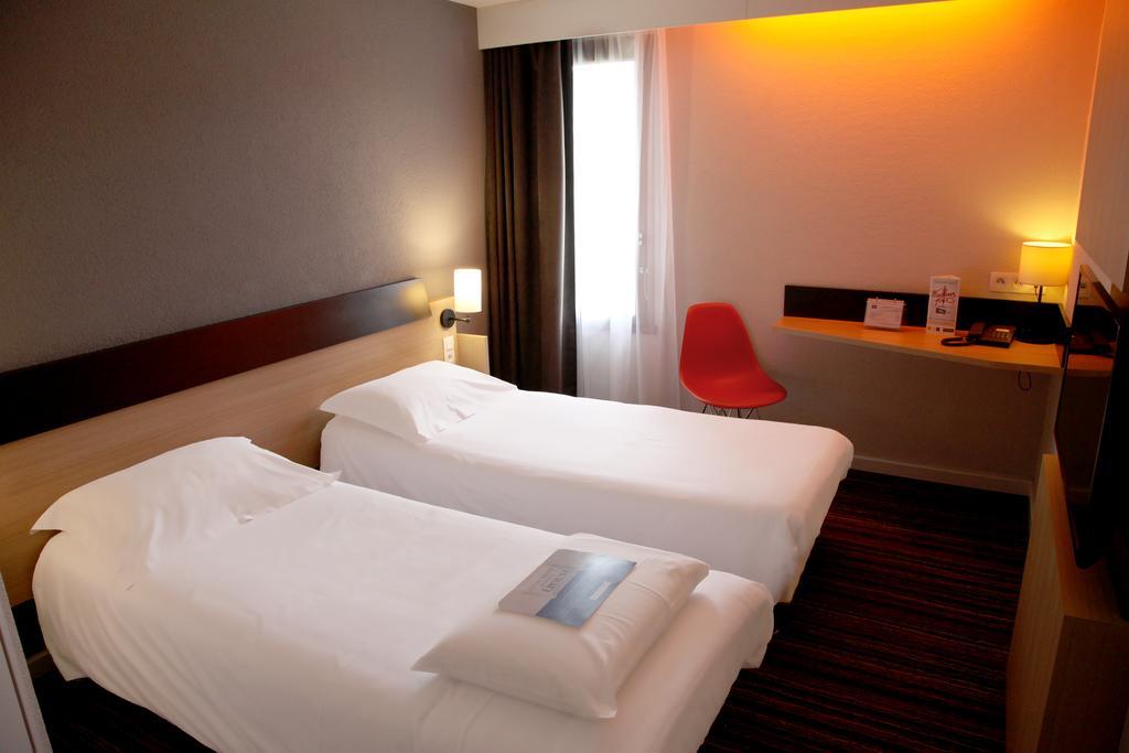 Kyriad Tours Sud - Chambray Les Tours Zewnętrze zdjęcie